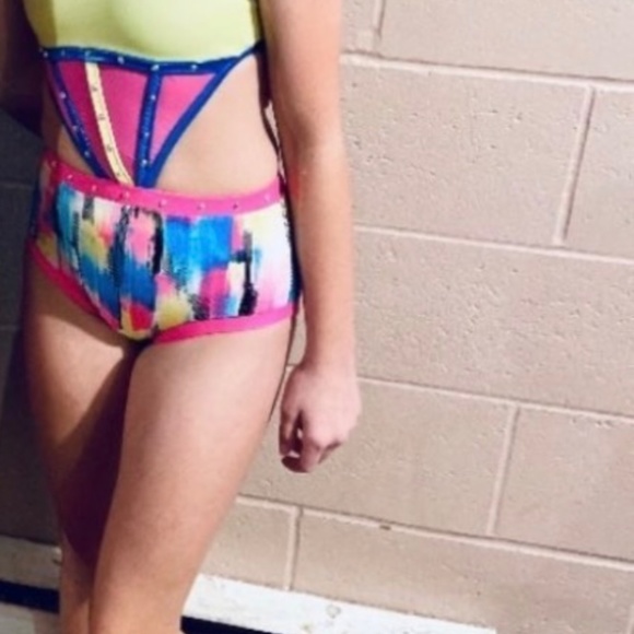 Dance coustume - Picture 3 of 3